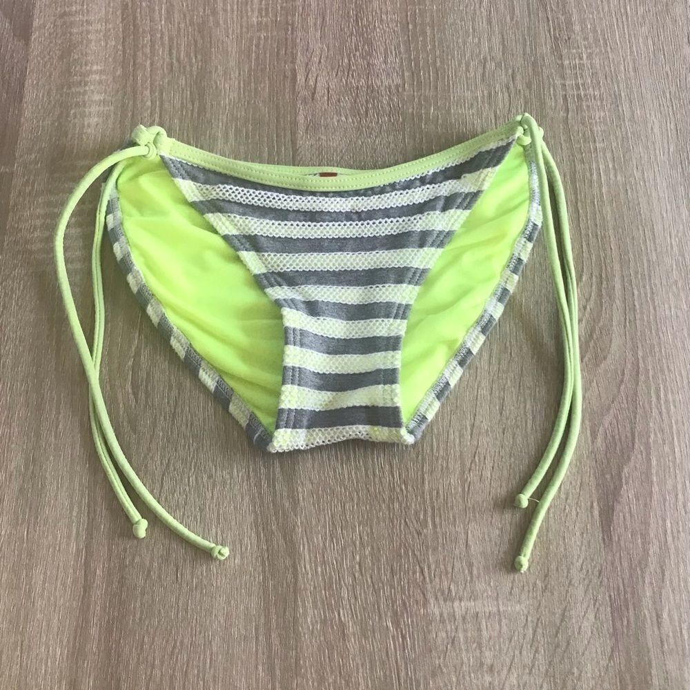SUPER Cute “Size M” GOSSIP Bikini / Swimsuit Bottoms
